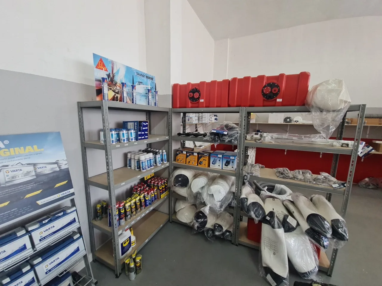 Zona de ferragens, acessórios e consumíveis